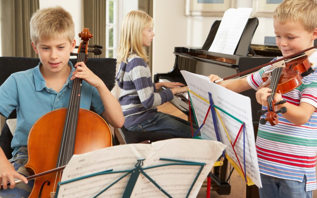 Triki edukacyjne dla młodych muzyków: Jak motywować dzieci do codziennego ćwiczenia na instrumencie.