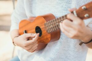 Historia i rozwój ukulele: Od Hawajów do współczesnej sceny muzycznej