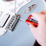 Jak opanować tremolo na gitarze klasycznej i akustycznej: Praktyczne wskazówki