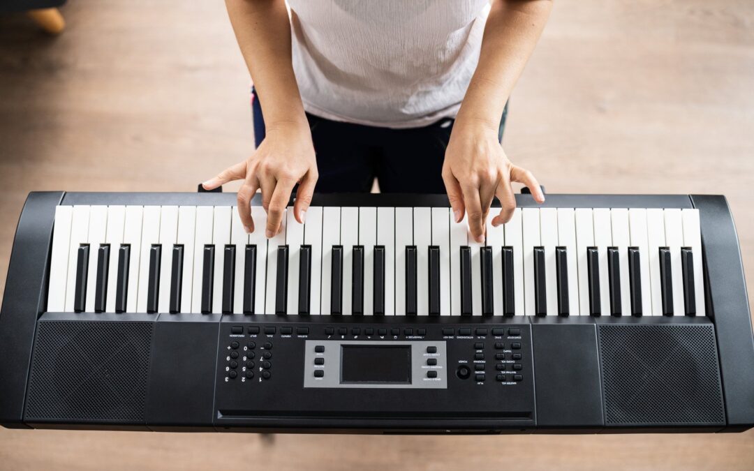 Jak komponować melodie na keyboardzie: Wskazówki i techniki dla początkujących twórców muzyki.