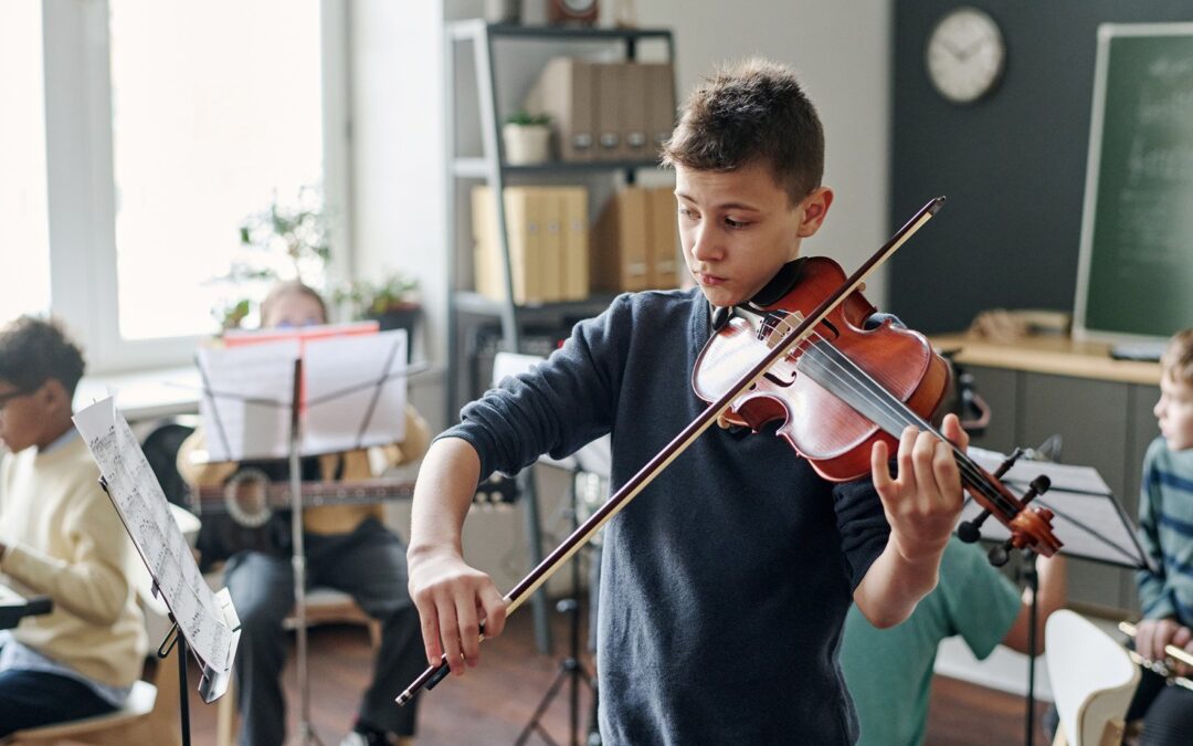 Budowanie dynamiki w utworze muzycznym: Jak kontrolować głośność i ekspresję podczas gry na instrumencie